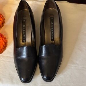 Hillard & Hanson Classic Black Heels